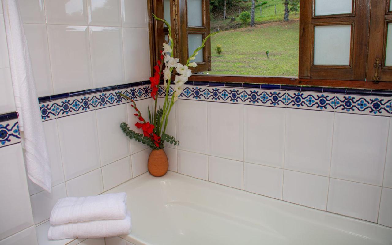 Las Mercedes Lodge Кали Екстериор снимка